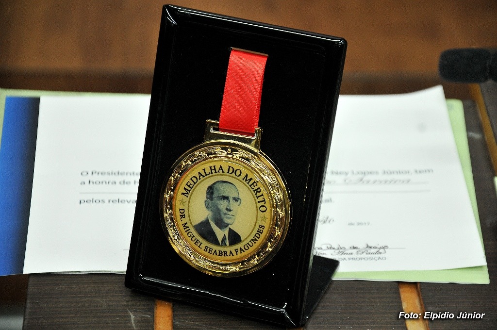 Solenidade proposta pela vereadora Ana Paula homenageia advogados potiguares