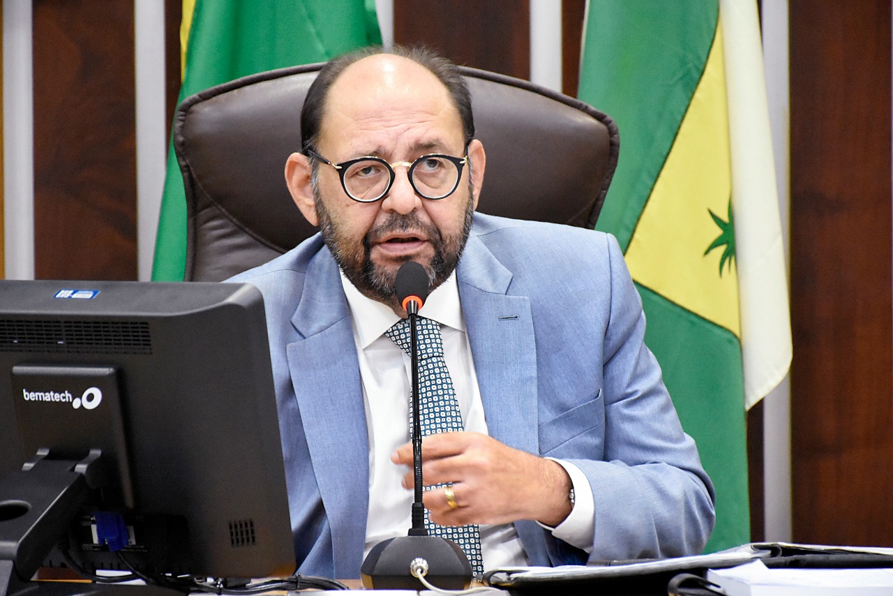 Gustavo Carvalho solicitada operação tapa buraco na região do Mato Grande