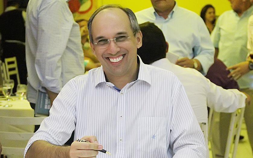 Advogado Fernando Antônio Bezerra lança quarto livro e homenageia Acari