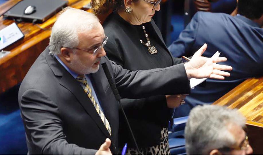 Jean não assina PEC que pode impedir filho de Bolsonaro ser embaixador nos EUA