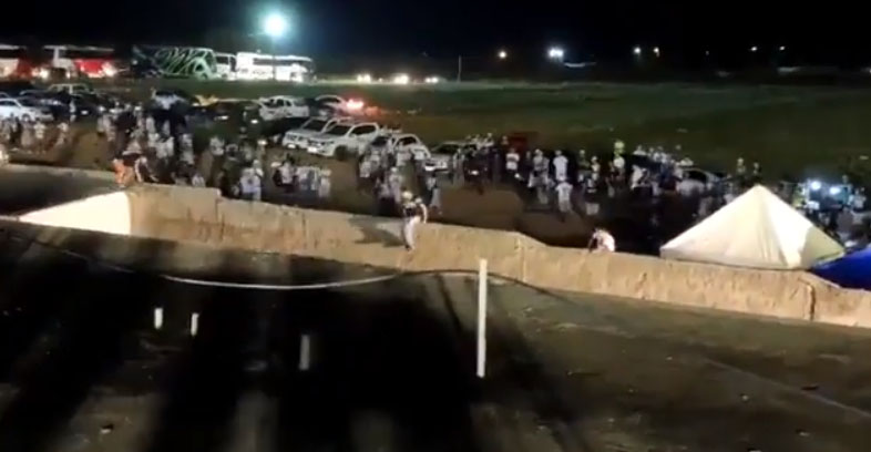 (VÍDEO) Torcida do Botafogo-PB invade estádio e confusão leva torcedor a morte