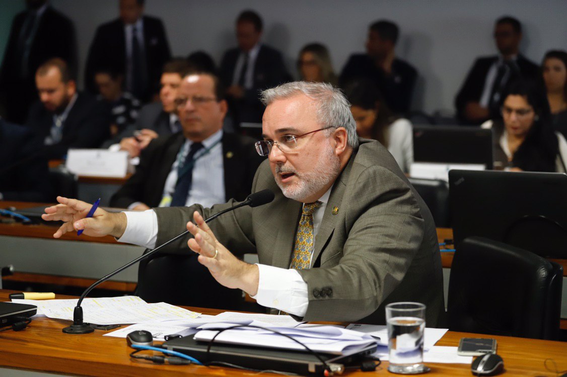 Senador do RN trata com embaixada de Cuba envio de médicos para o Nordeste