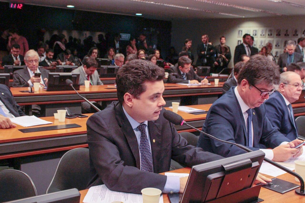 Deputado do RN pede explicações sobre redução de empréstimos da Caixa ao NE