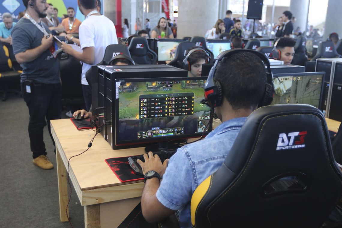 Bolsonaro reduz impostos sobre jogos eletrônicos