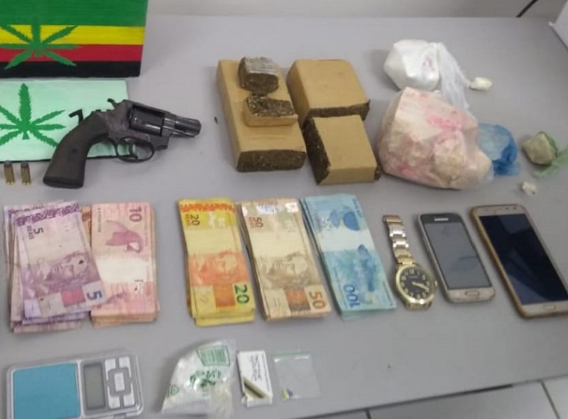 PM prende quatro pessoas da mesma família por tráfico de drogas em cidade do RN
