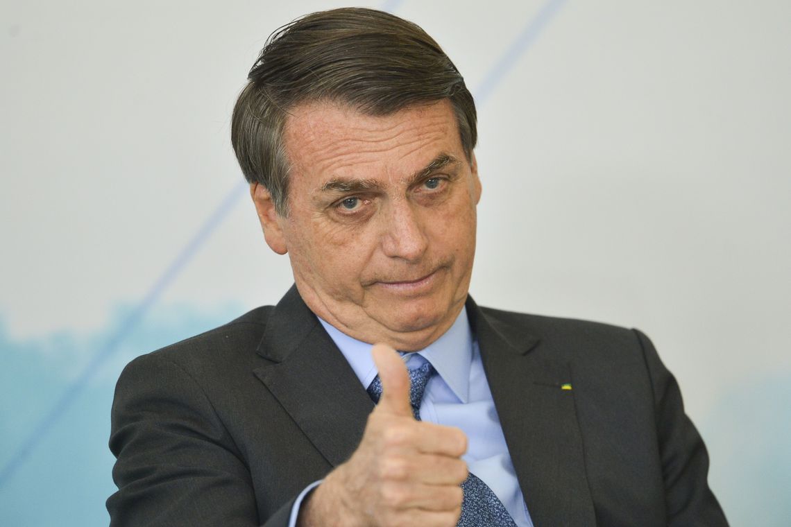 Militares trabalharão meio expediente por falta de comida, diz Bolsonaro