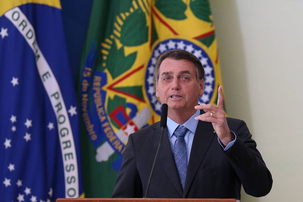 Governo não tem dinheiro e está tentando sobreviver a este ano, diz Bolsonaro
