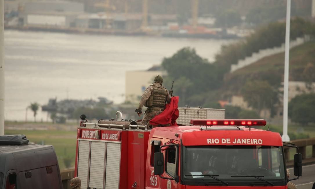 Sniper atira em sequestrador e ação criminosa em ônibus chega ao fim