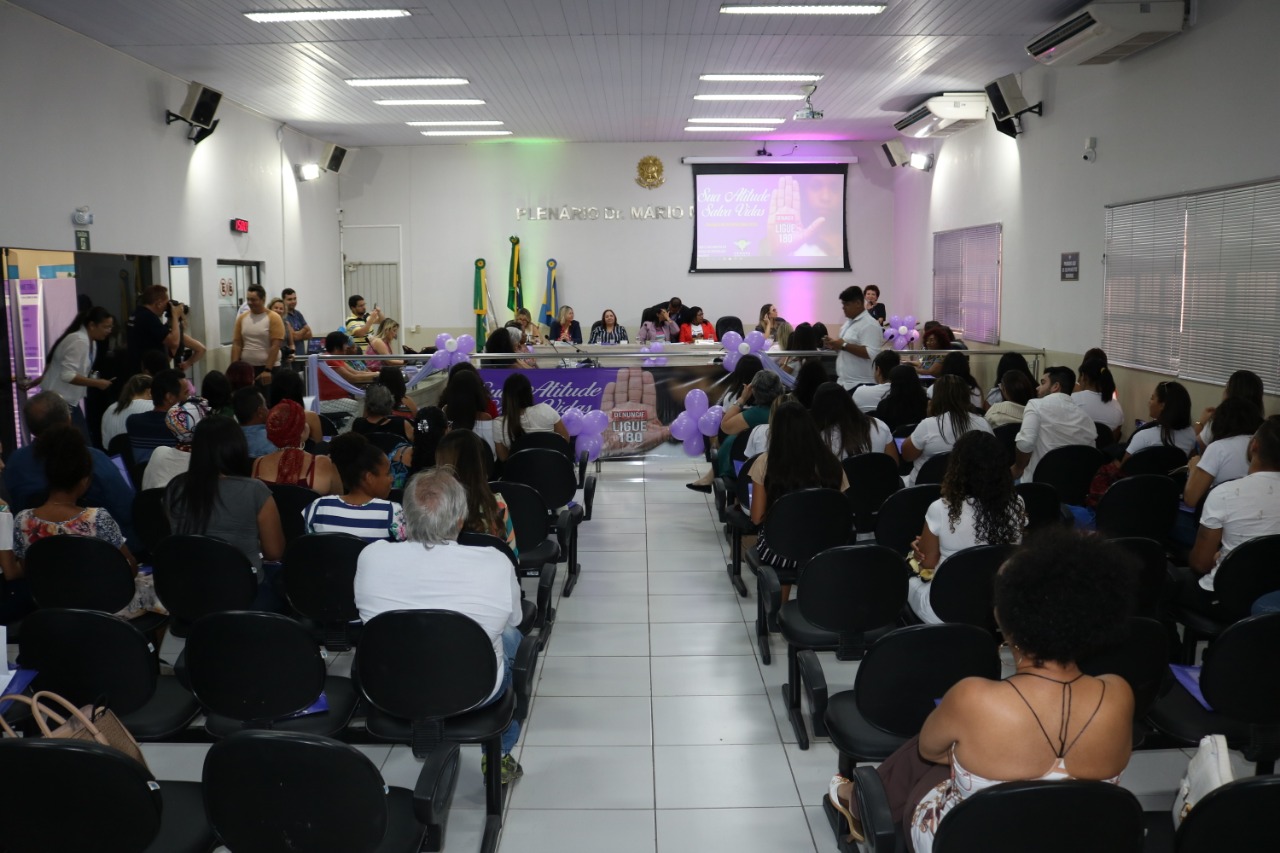 Câmara abre programação que enfatiza combate à violência contra a mulher