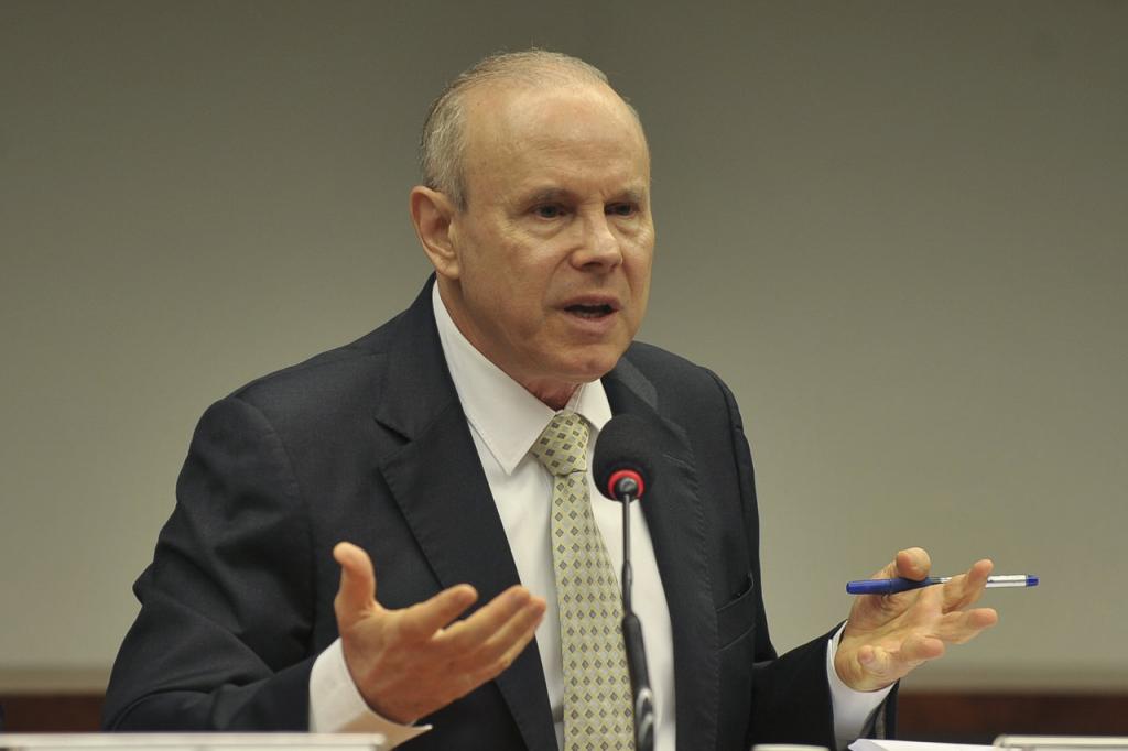 Justiça manda ex-ministro de Lula e Dilma usar tornozeleira eletrônica
