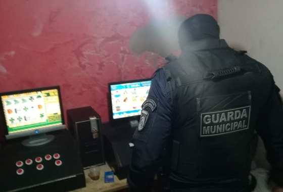 Polícia e Guarda Municipal fecham bingos clandestinos no Alecrim