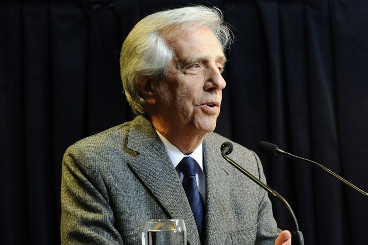Presidente de país vizinho anuncia que tem câncer maligno no pulmão