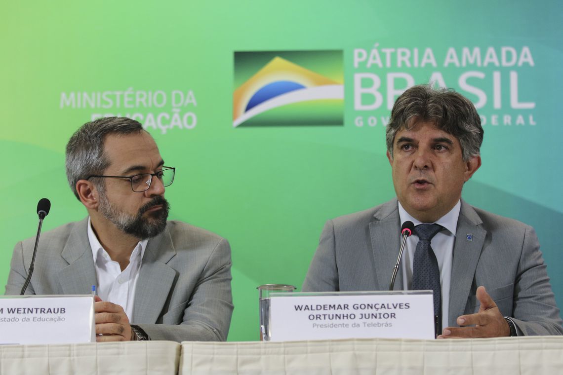 Governo Bolsonaro libera R$ 60 milhões para internet nas escolas rurais