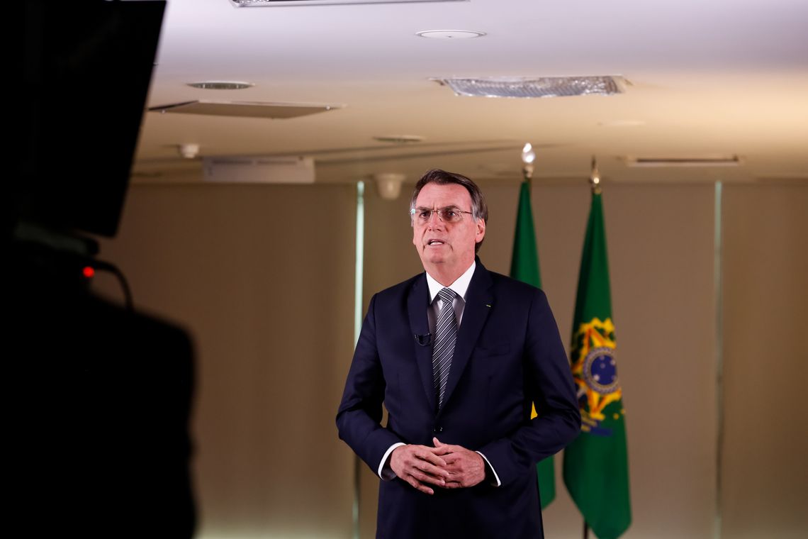 (VÍDEO) Na TV, Bolsonaro diz que incêndios não podem gerar sanções ao Brasil
