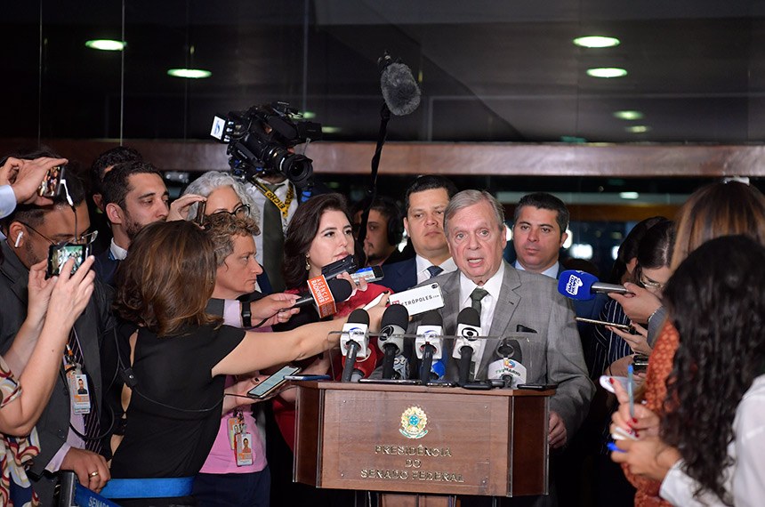 Senador explica PEC que inclui estados e municípios na reforma da Previdência