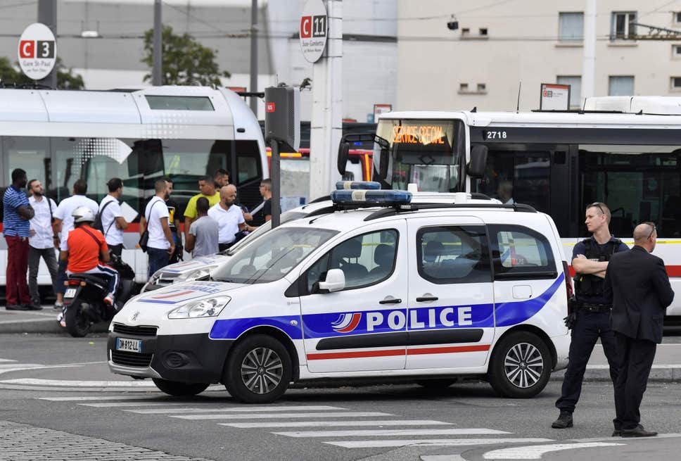 Afegão ataca em estação de metrô e deixa morto e feridos na França
