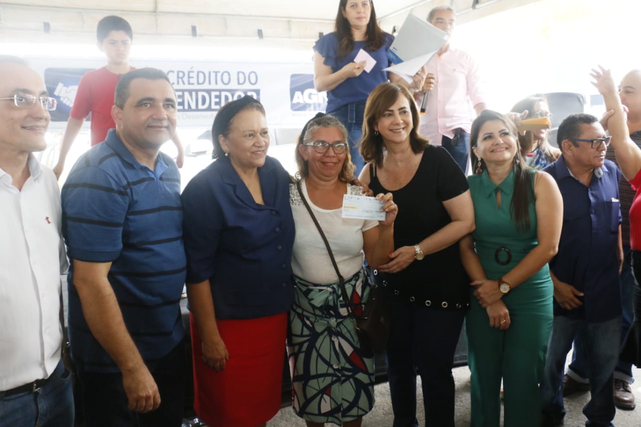 Governo do RN entrega R$ 400 mil em cheques do Microcrédito em Tibau