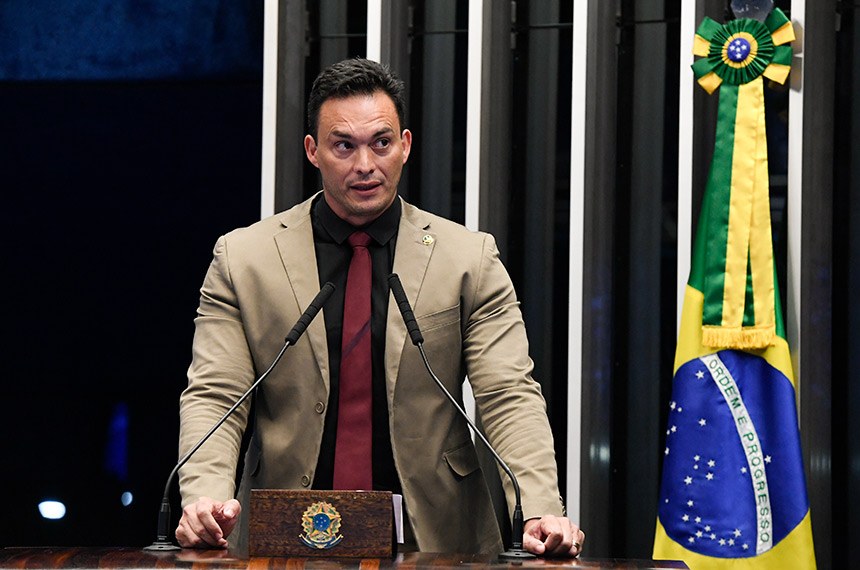 Styvenson reclama da morosidade do Senado: "Poderia fazer mais se falasse menos"