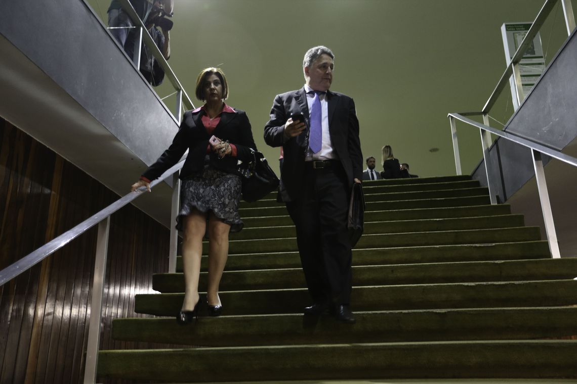 Justiça revoga prisão de Rosinha e Garotinho