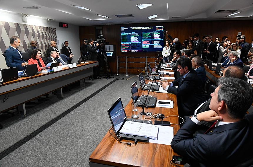 Comissão do Senado aprova reforma da Previdência; projeto segue para o plenário