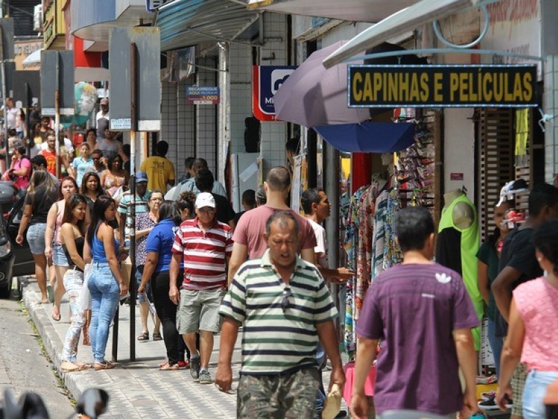 Comércio funciona em horário diferenciado neste sábado; confira