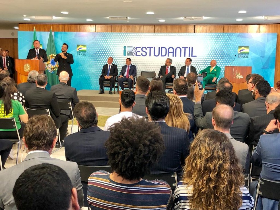Governo federal lança carteira estudantil digital