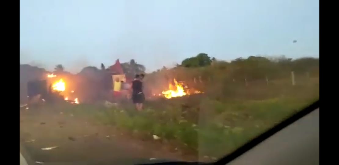 (VÍDEO) População rouba dinheiro de carro-forte explodido por bandidos no RN
