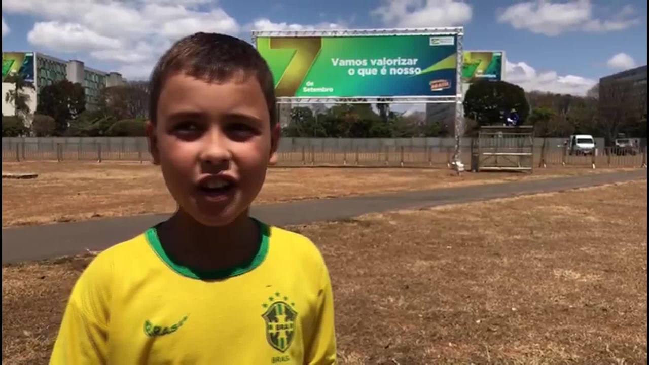 (VÍDEO) Conheça garoto que desfilou com Bolsonaro e foi xingado por perfil do G1