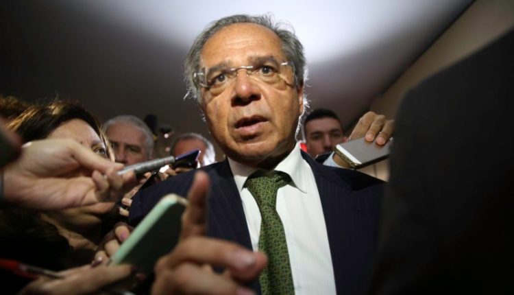 Guedes propõe privatizar tudo e desvincular todas as despesas