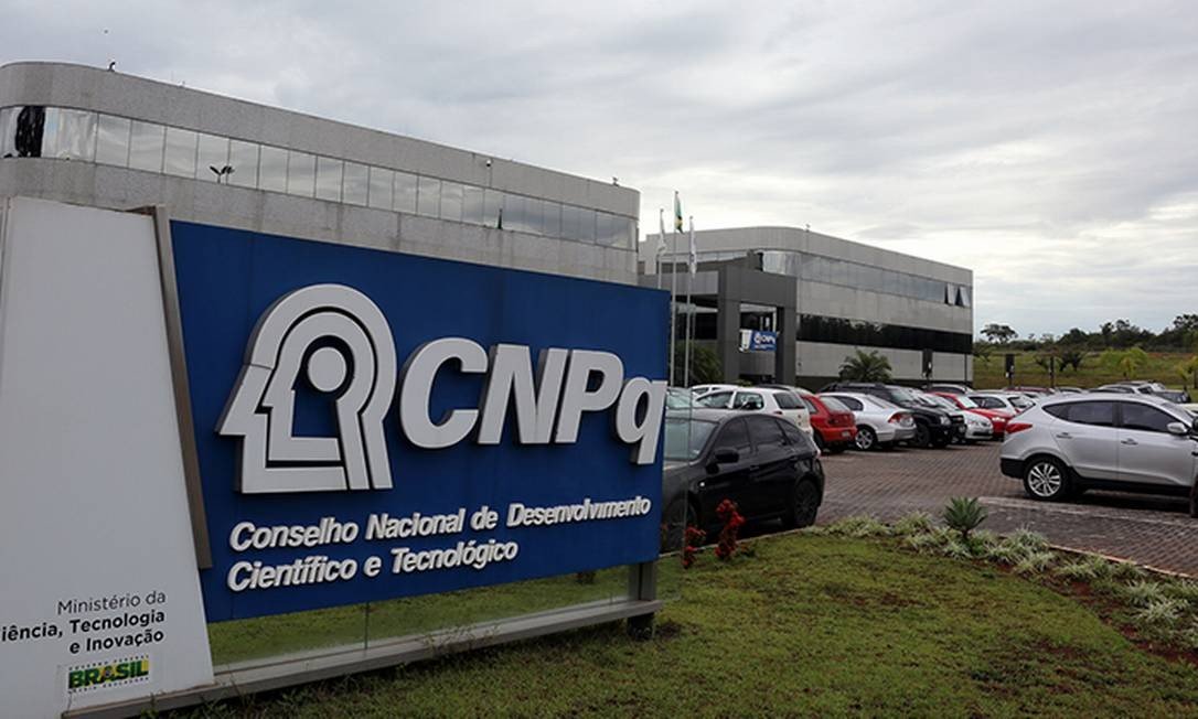 Ministro aguarda verba do Ministério da Economia para bolsas do CNPq