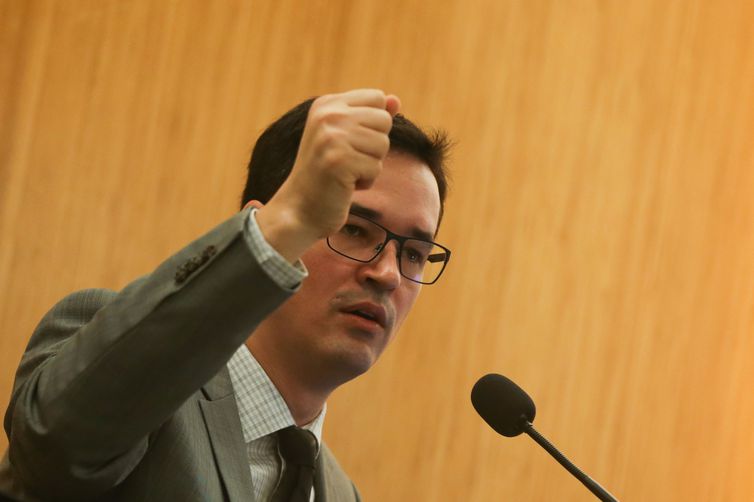 Conselho nega afastamento de Dallagnol pedido por Renan Calheiros