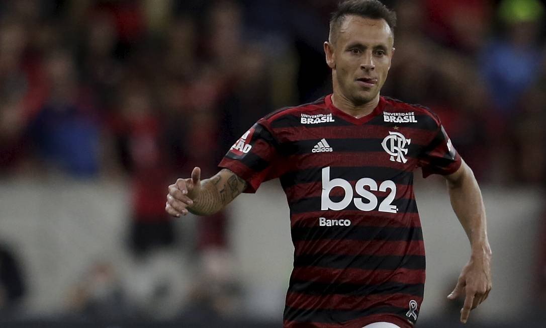 Rafinha pede que Flamengo tenha pés no chão