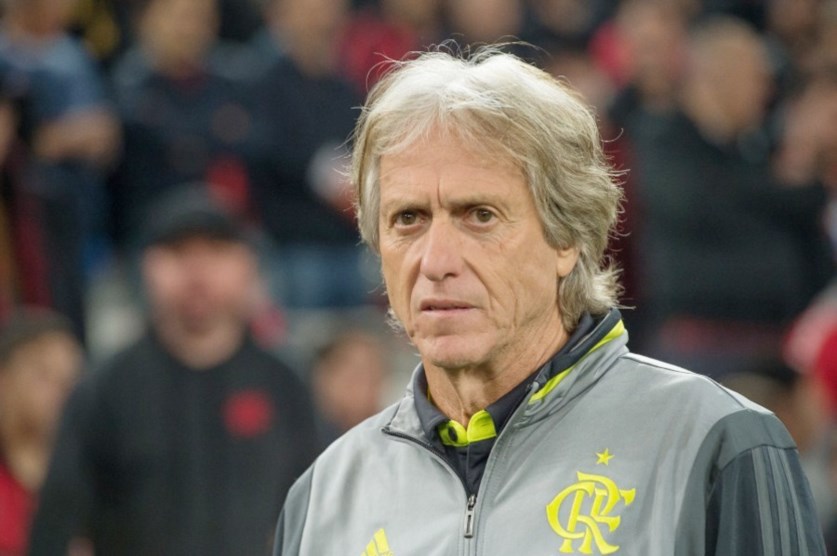 Lateral do Flamengo revela método de sucesso de Jorge Jesus