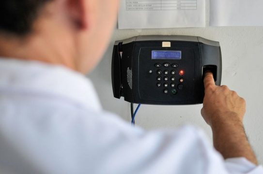 MPRN cobra controle de frequência de servidores da Saúde em cidade do interior