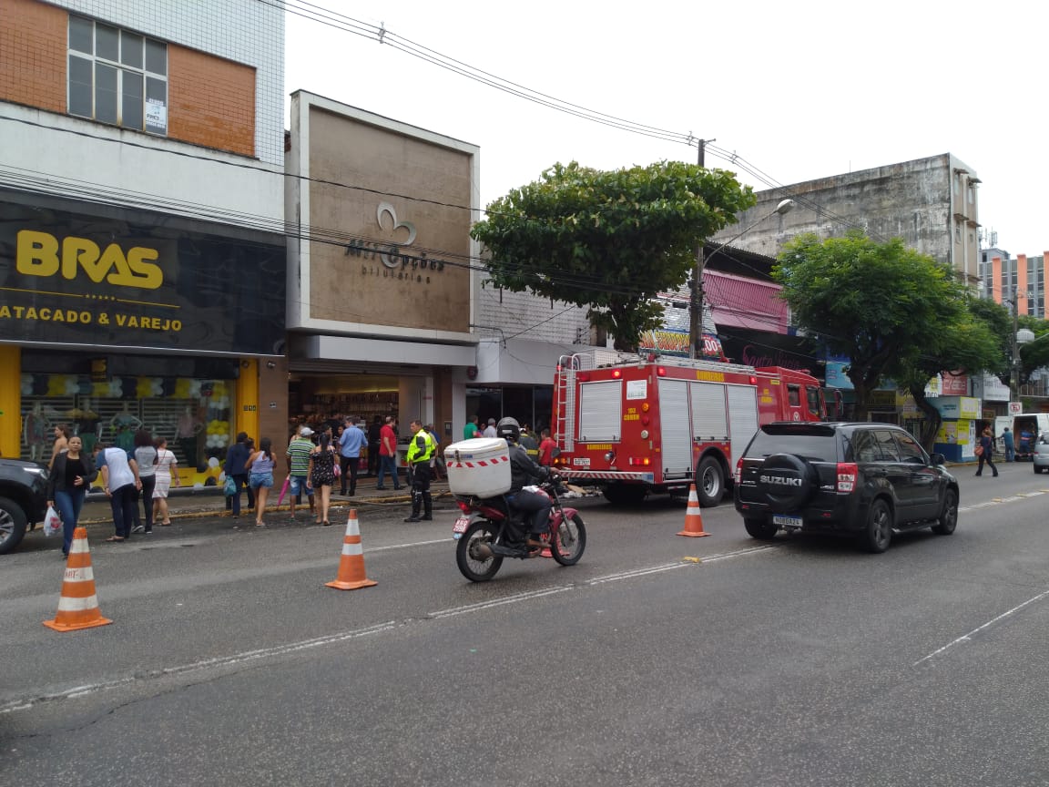 Princípio de incêndio assusta população no Centro de Natal