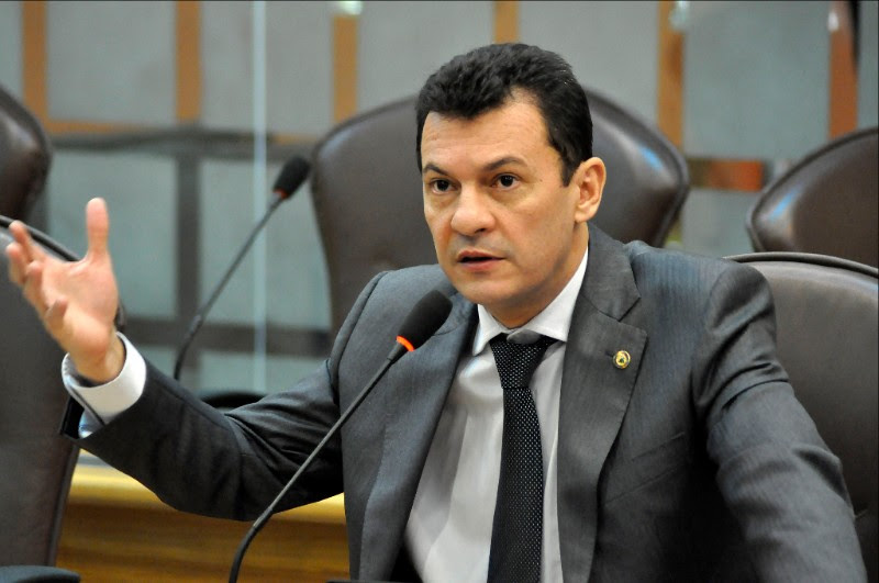 Justiça condena ex-deputado do RN a 4 anos de prisão por forjar licitação