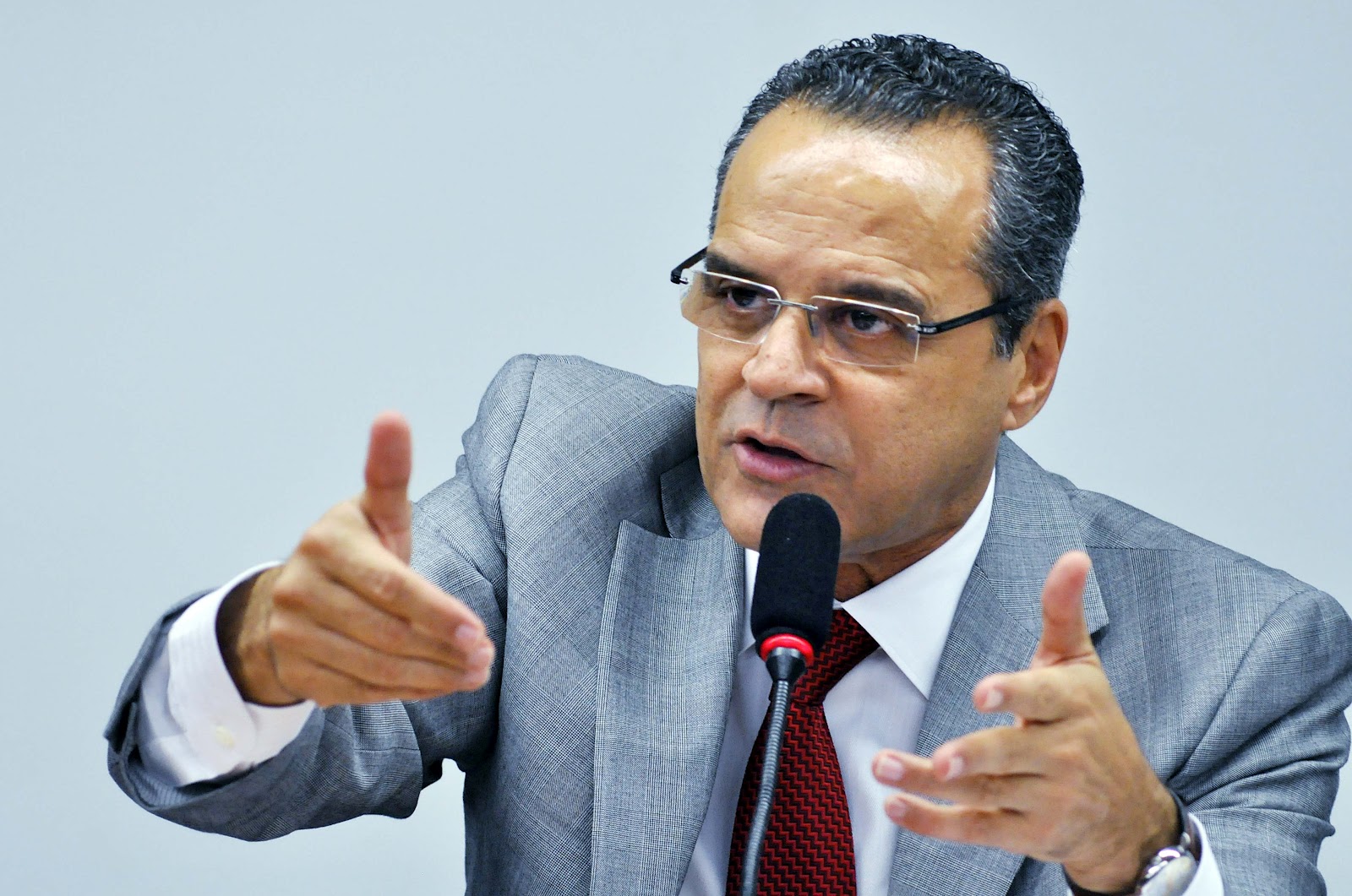 Henrique nega retorno à militância no MDB, mas diz que não perdeu a esperança