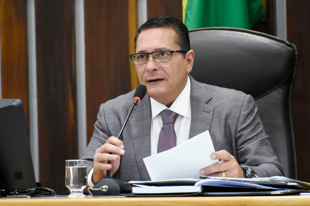 Ezequiel encaminha investimentos em educação e infraestrutura para Parnamirim