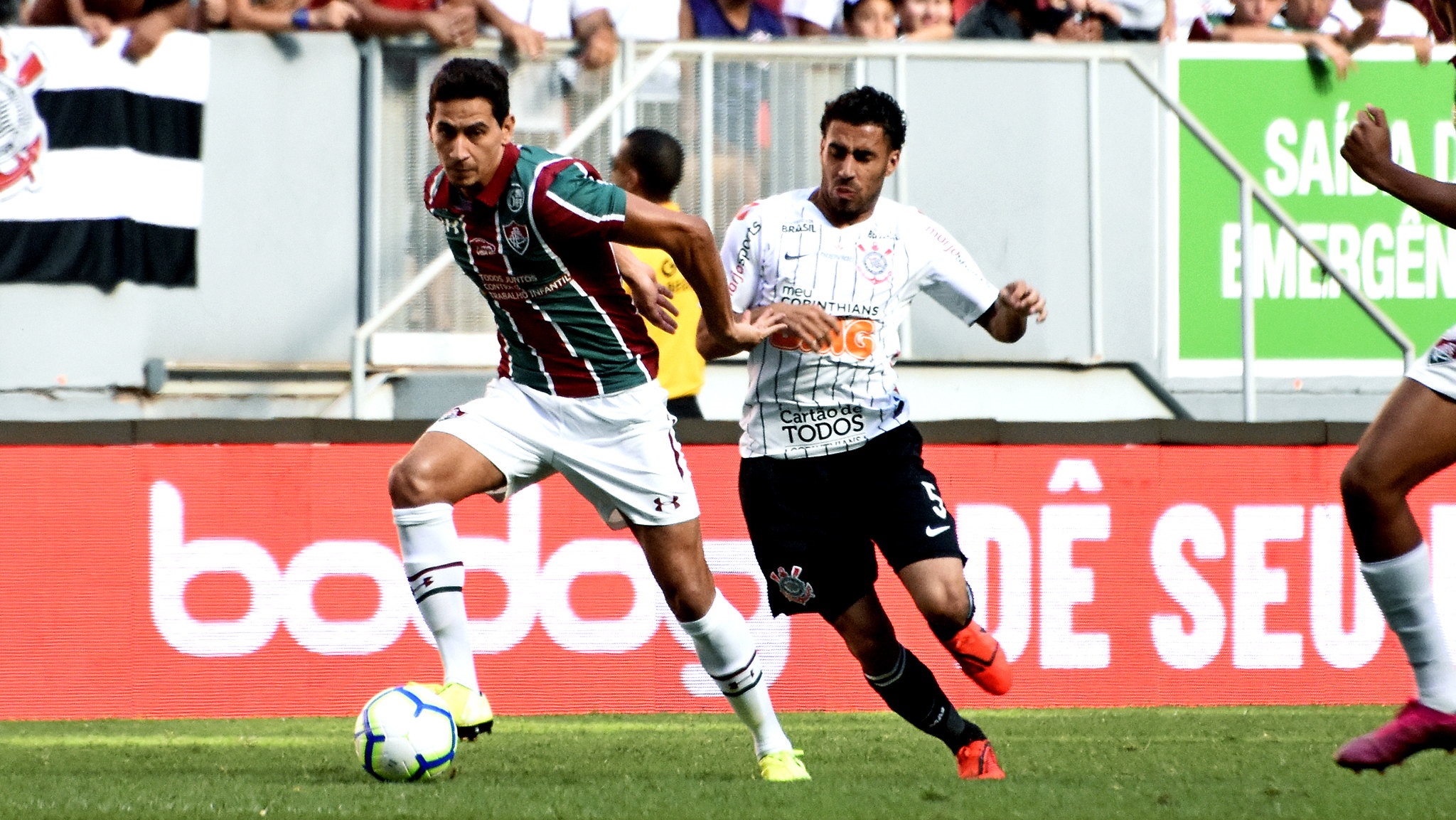 Cássio engole frango, Flu vence Corinthians e sai da zona de rebaixamento