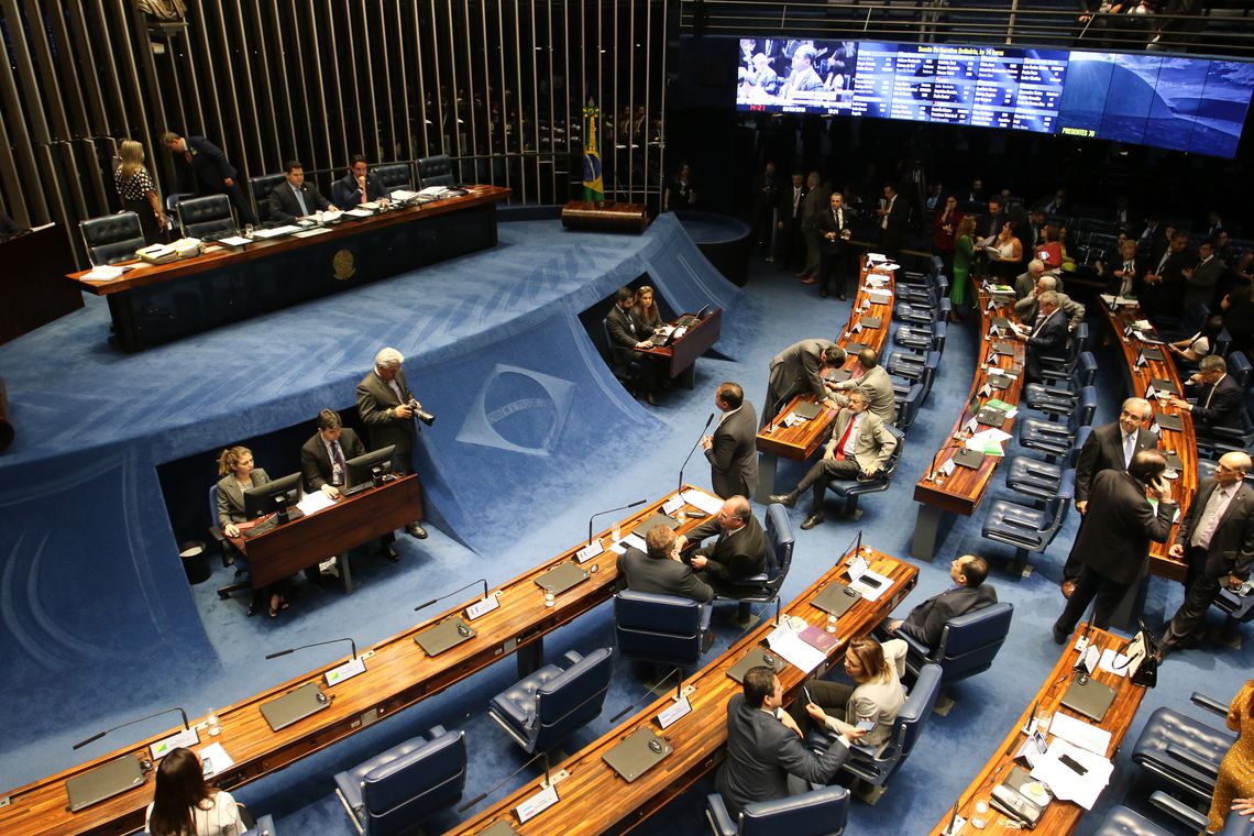 Uso de dinheiro público em campanhas gera discussão no Senado