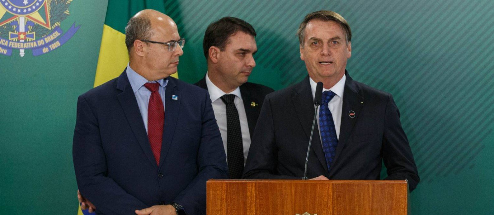 Após rompimento, Witzel e Flávio Bolsonaro disputam o apoio de prefeitos
