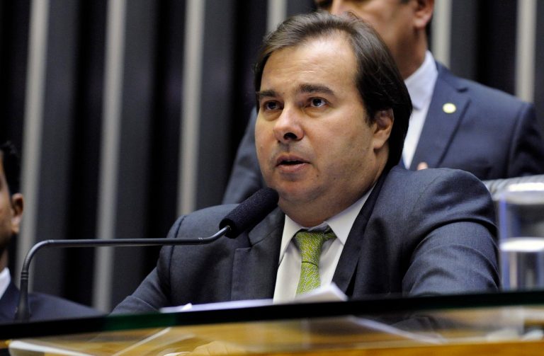 Maia diz que vai avaliar com calma pedido de criação da CPI da Lava Jato