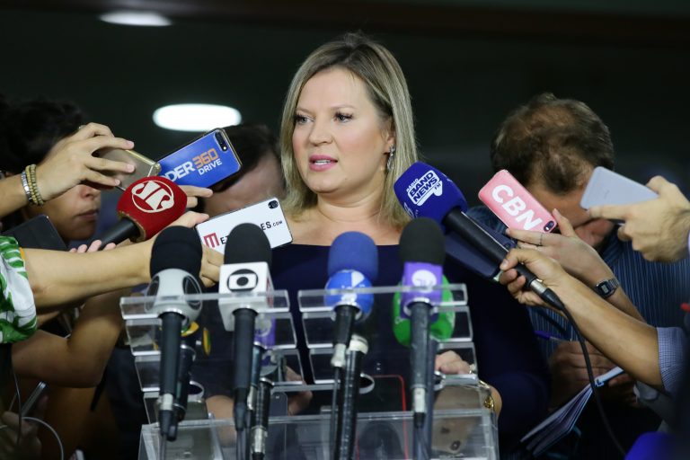 Líder do governo no Congresso vai ao STF para retirar apoio de CPI da Lava Jato