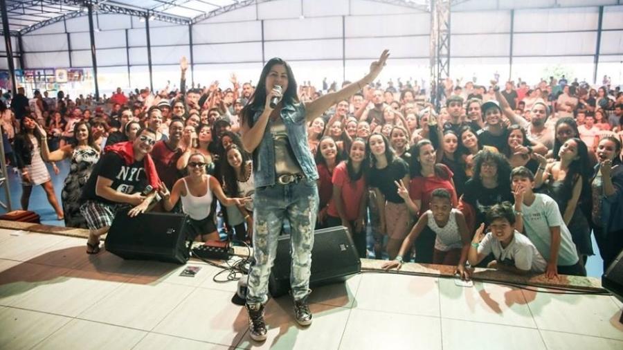 Pastora e cantora gospel morre aos 41 anos após se submeter a lipoaspiração