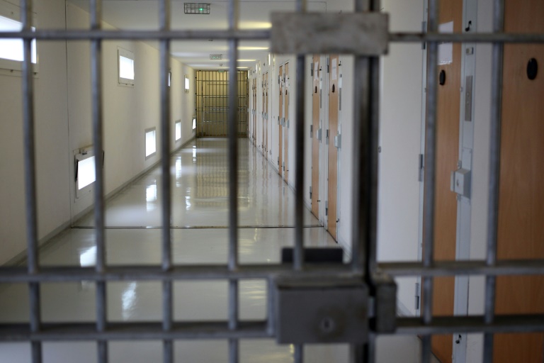Preso por estupro deixa cadeia em regime semiaberto e estupra menina de 15 anos