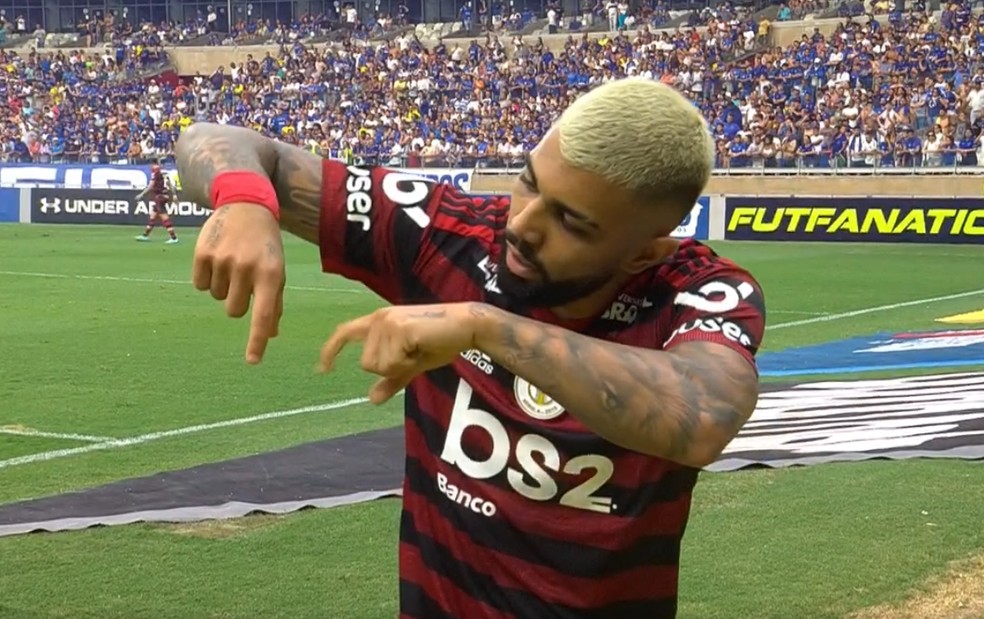 Artilheiro na temporada, Flamengo vive jejum de gols de falta