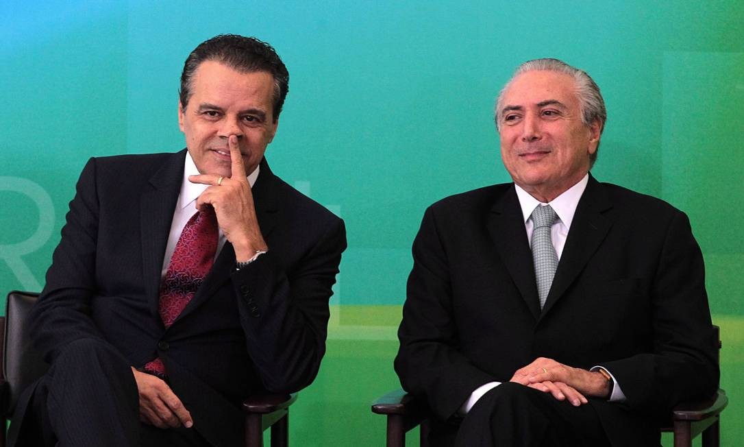 Livro de Janot diz que Henrique e Temer pediram para ele não investigar Cunha