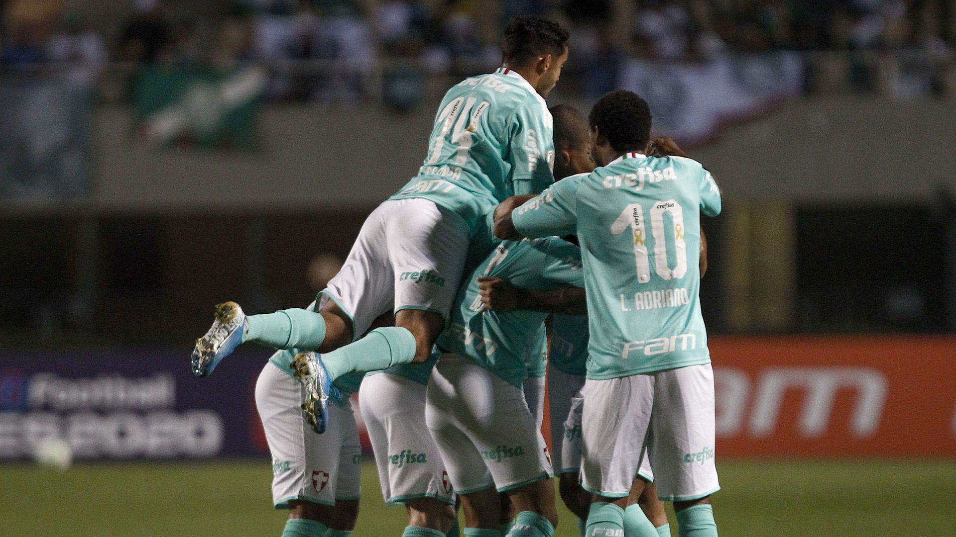 Palmeiras goleia CSA por 6 a 2 no Pacaembu