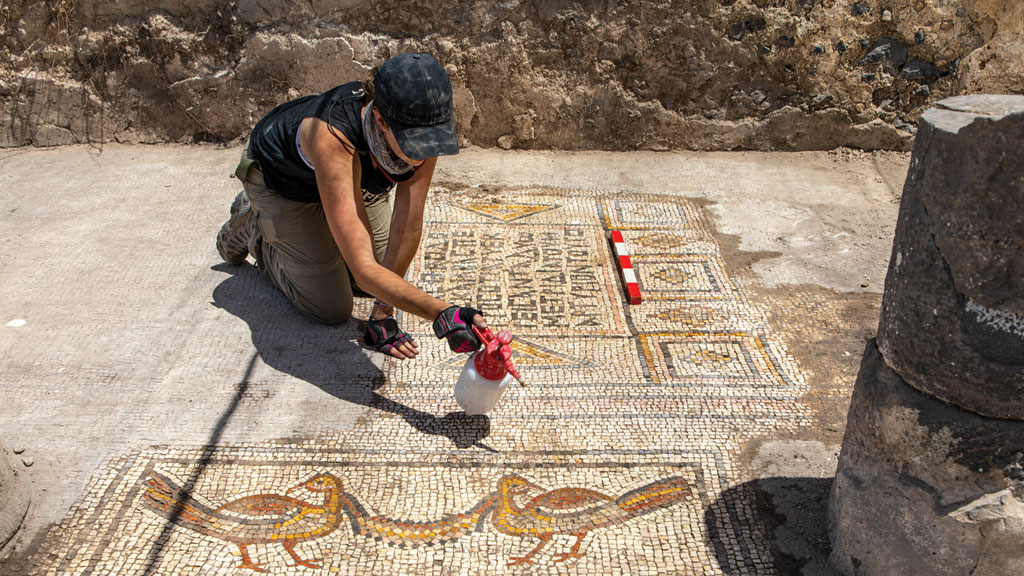 Mosaico descoberto traz pistas sobre verdadeiro local da multiplicação dos pães