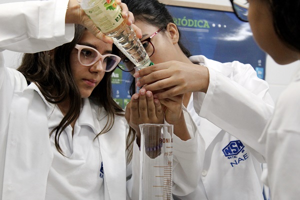 Colégio das Neves promove Painel Científico com 128 projetos